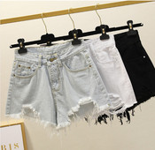 Pantaloni scurți de damă cu motive rupte în trei culori