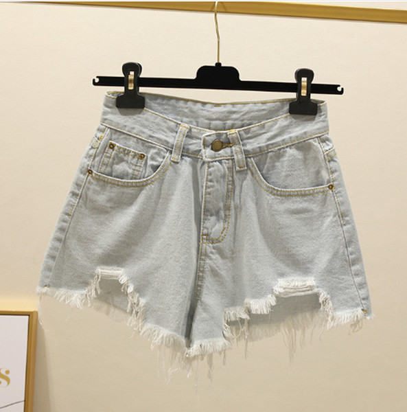 Pantaloni scurți de damă cu motive rupte în trei culori