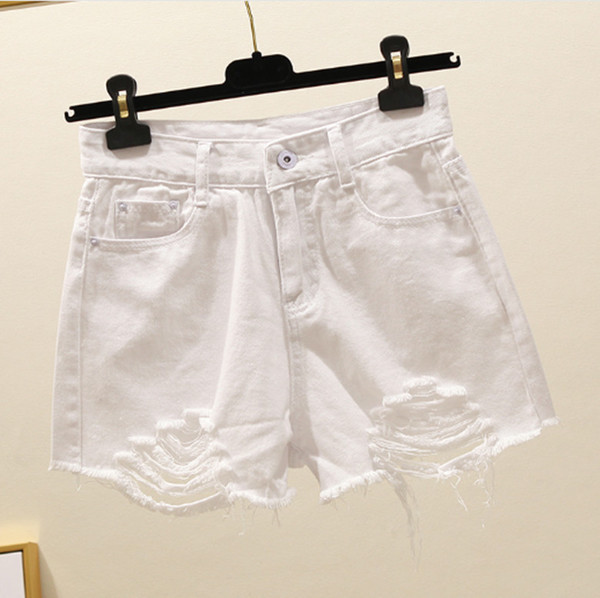 Pantaloni scurți de damă cu motive rupte în trei culori