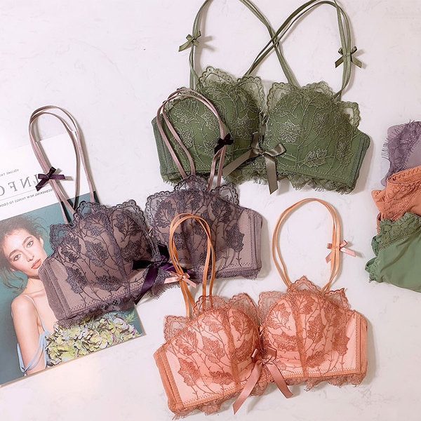 Lenjerie intimă din două piese cu dantelă în diferite culori