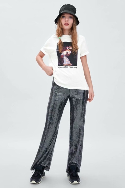 Alkalmi póló fehér és fekete rátéttel és felirattal