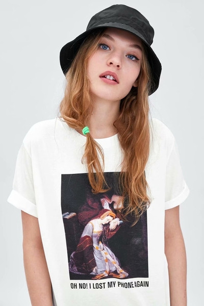 Alkalmi póló fehér és fekete rátéttel és felirattal