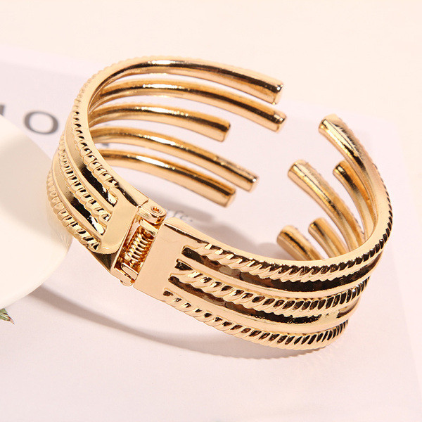 Női karkötő arany színű kövekkel