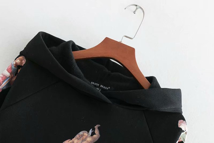 Hanorac modern de dama cu maneci lungi de culoare neagra si aplicatie