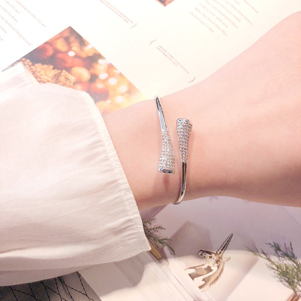 Brățară elegantă de damă cu pietre decorative