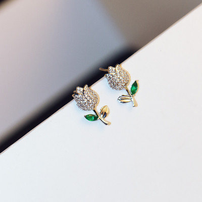 Cercei eleganti de dama in forma de floare in doua culori