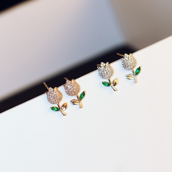 Cercei eleganti de dama in forma de floare in doua culori