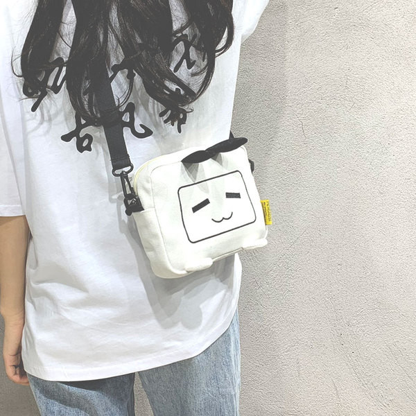 Alkalmi női táska 3D elemmel több színben