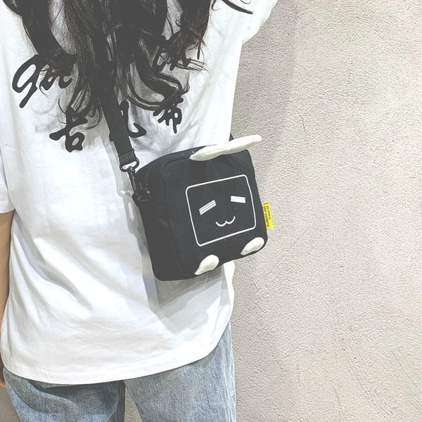 Alkalmi női táska 3D elemmel több színben