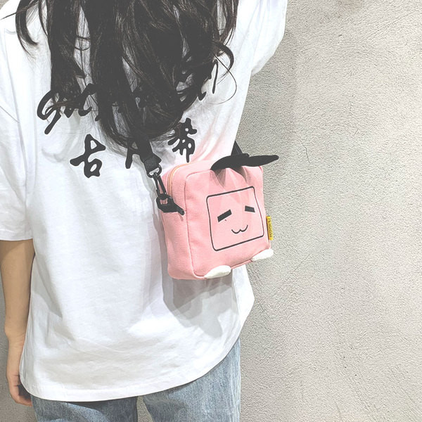 Alkalmi női táska 3D elemmel több színben