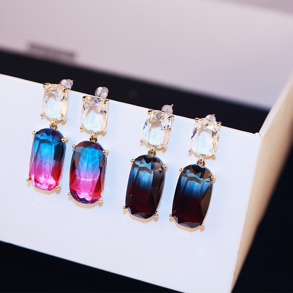 Stílusos női fülbevaló kövekkel - két színben