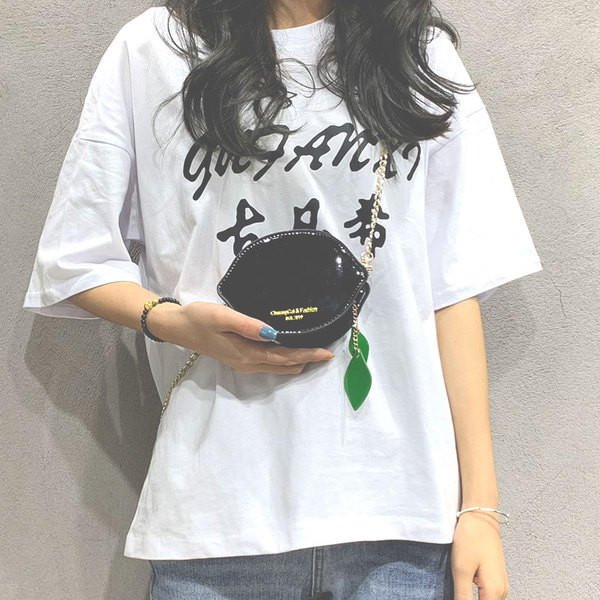 Geanta de dama moderna in forma de lamaie cu lant metalic