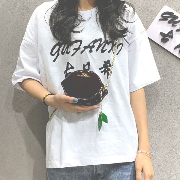 Geanta de dama moderna in forma de lamaie cu lant metalic