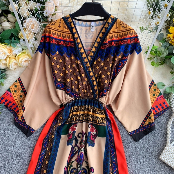 Rochie de dama cu model colorat si maneci lotus