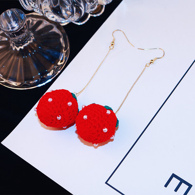 Cercei lungi de dama in rosu