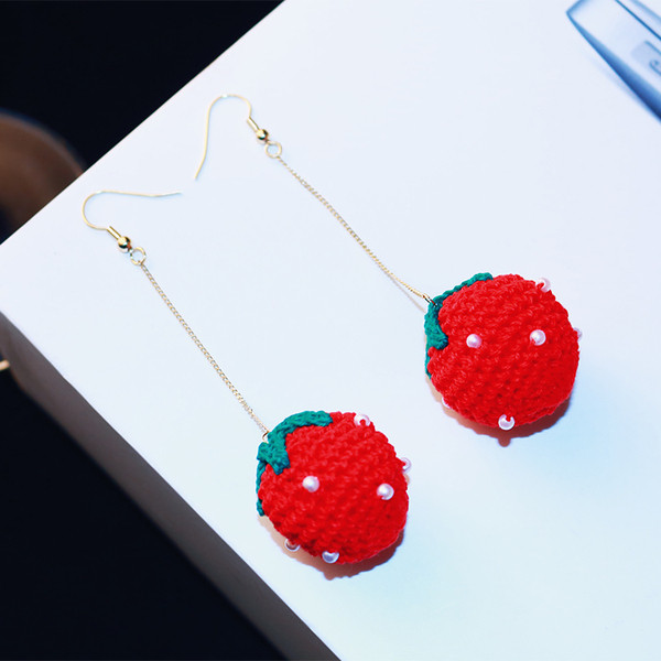 Cercei lungi de dama in rosu