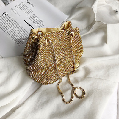 Napi női táska fémlánccal, három színben