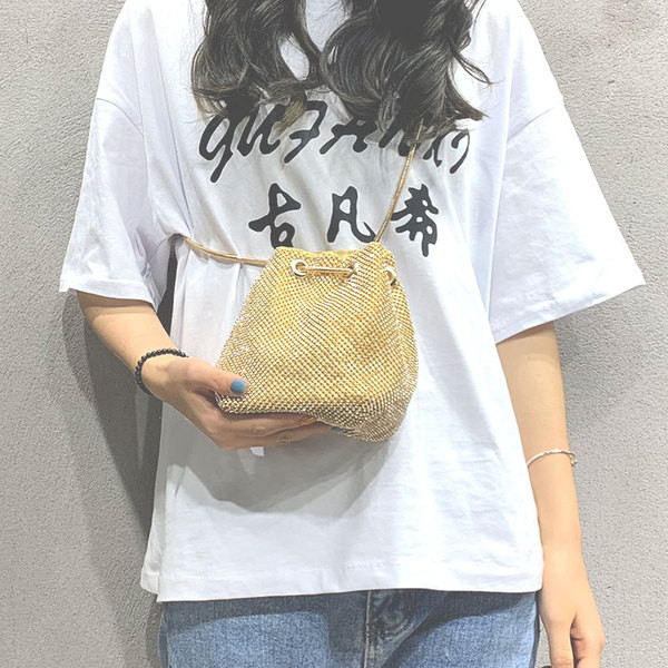 Napi női táska fémlánccal, három színben