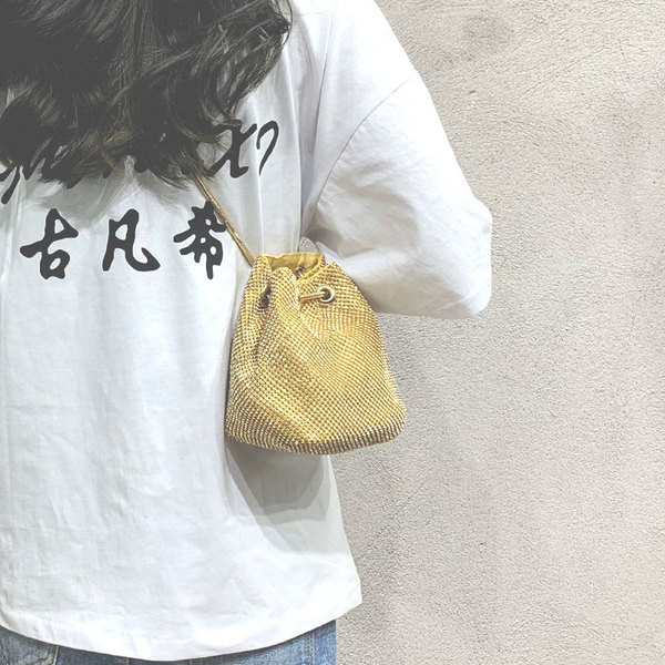 Napi női táska fémlánccal, három színben