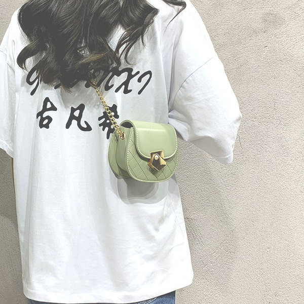 Modern női táska fémlánc eco bőrből néhány óra alatt