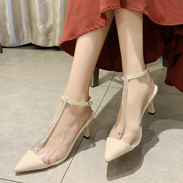 Stílusos női magas sarkú cipő fehér és fekete színben - hegyes modell