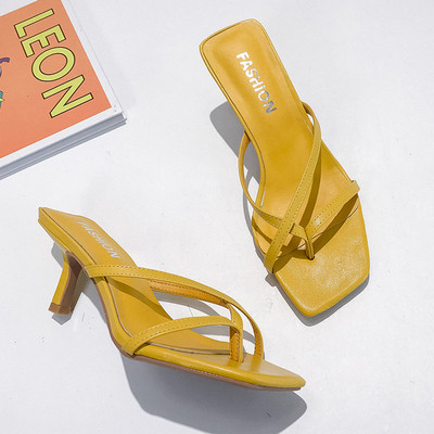 Κομψές γυναικείες παντόφλες με ψηλα τακούνια σε κίτρινο και μαύρο χρώμα