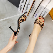 Σύγχρονες γυναικείες παντόφλες με ψηλό τακούνια σε τέσσερα χρώματα