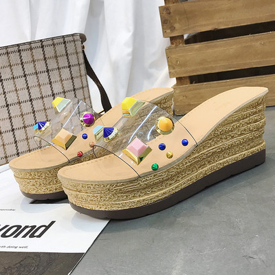 Μοντέρνες γυναικείες παντόφλες ψηλοτάκουνα σε δύο χρώματα