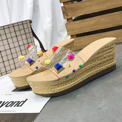 Μοντέρνες γυναικείες παντόφλες ψηλοτάκουνα σε δύο χρώματα