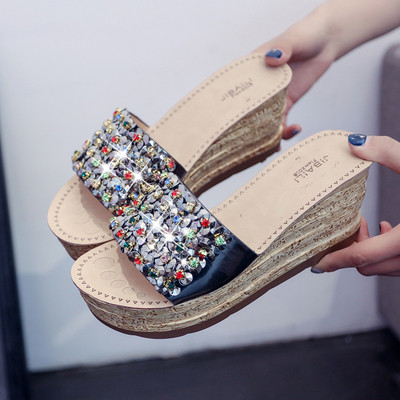 Παντόφλες γυναικείες και διακοσμητικές πέτρες σε δύο χρώματα