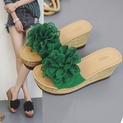 Модерни дамски чехли с висока подметка в три цвята с 3D елемент
