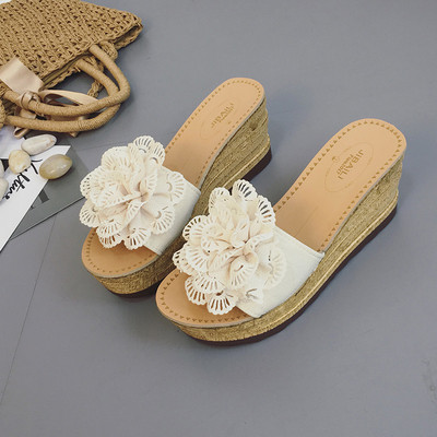 Μοντέρνα γυναικεία παντόφλες σε τρία χρώματα με τρισδιάστατο στοιχείο