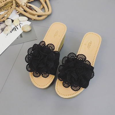 Μοντέρνα γυναικεία παντόφλες σε τρία χρώματα με τρισδιάστατο στοιχείο