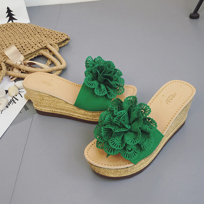 Μοντέρνα γυναικεία παντόφλες σε τρία χρώματα με τρισδιάστατο στοιχείο