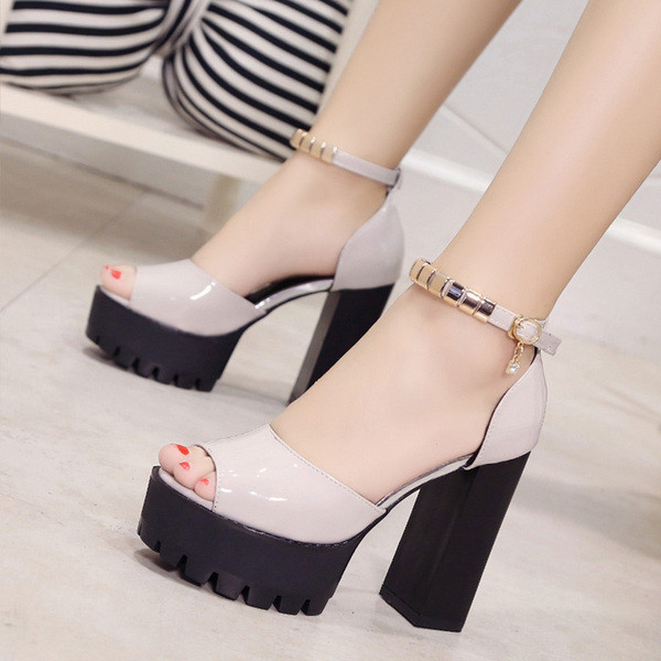 Pantofi de dama extravaganti cu toc in trei culori