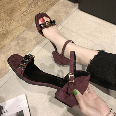 Γυναικεία σανδάλια σε δύο χρώματα από οικολογικό σουέτ με διακοσμητικές πέτρες