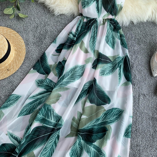 Дамска дълга рокля с флорален десен и тънки презрамки