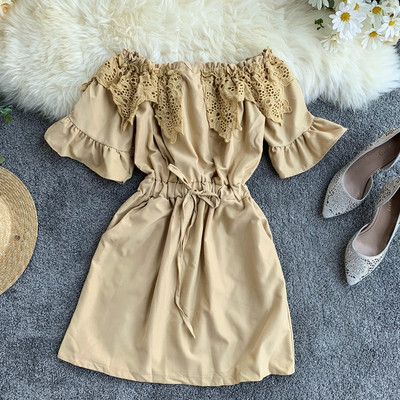 Дамска рокля с голи рамене и дантела в три цвята