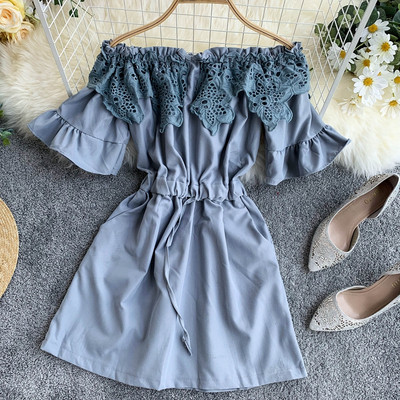 Дамска рокля с голи рамене и дантела в три цвята