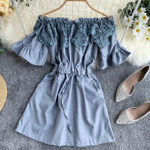 Дамска рокля с голи рамене и дантела в три цвята