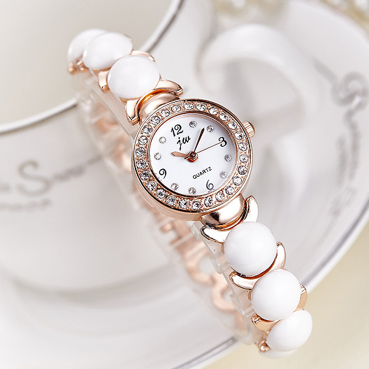 Модерен дамски часовник в бял цвят с камъни