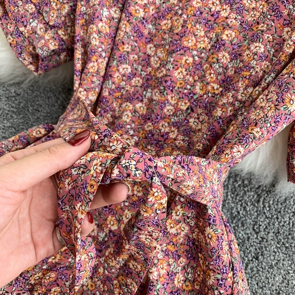 Дамска рокля с колан и флорален мотив в три цвята