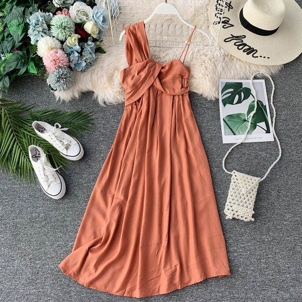 Стилна дълга рокля с една презрамка в различни цветове