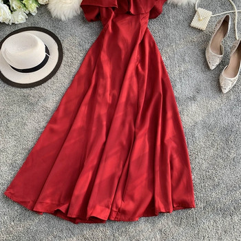 Дамска рокля с червен цвятс кръстосани презрамки на гърба