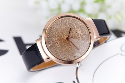 Модерен дамски часовник-в няколко цвята