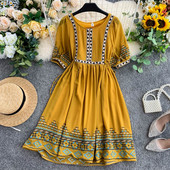 Дамска модерна рокля в жълт цвят