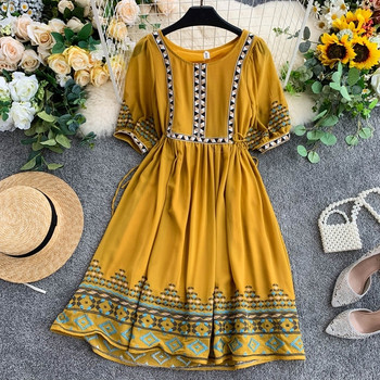 Дамска модерна рокля в жълт цвят