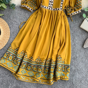 Дамска модерна рокля в жълт цвят