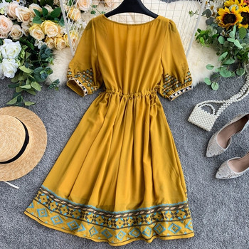 Дамска модерна рокля в жълт цвят