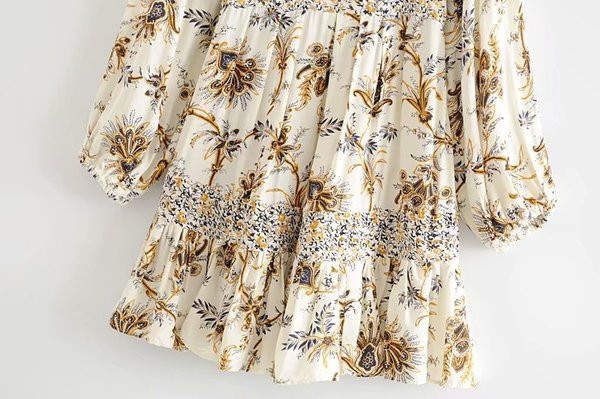 Дамска ежедневна рокля с V-образно деколте и дълъг ръкав с флорален десен